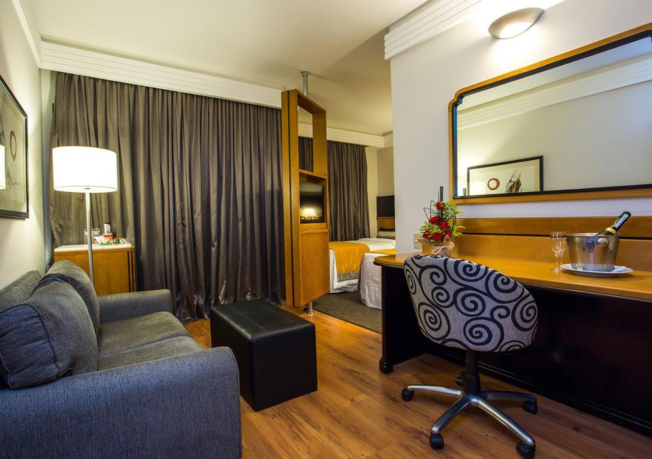 Standard Suite,1084871278:JPEG
