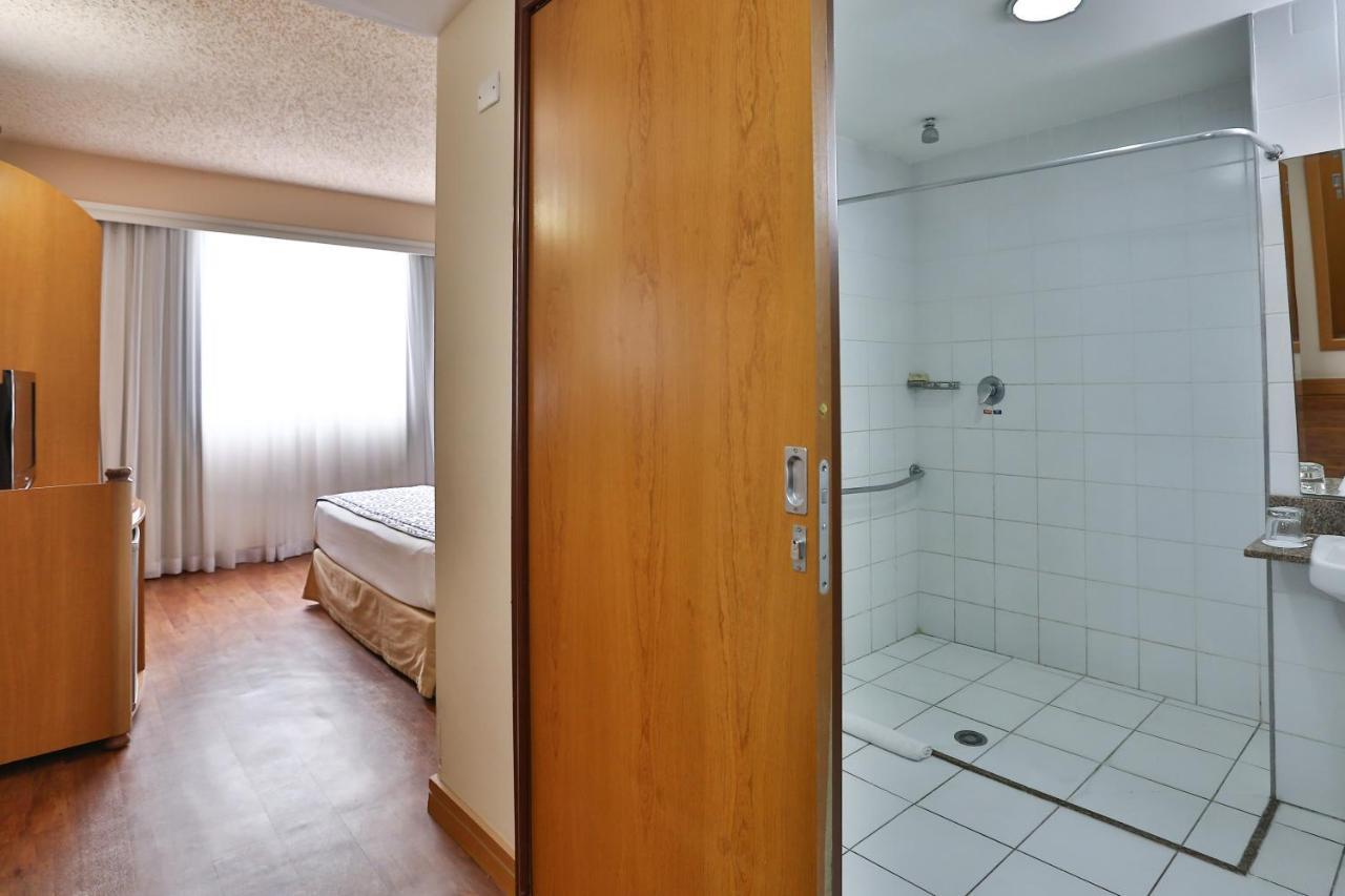 Quarto Superior com cama Queen Size Acessível para hospedes com mobilidade reduzida
