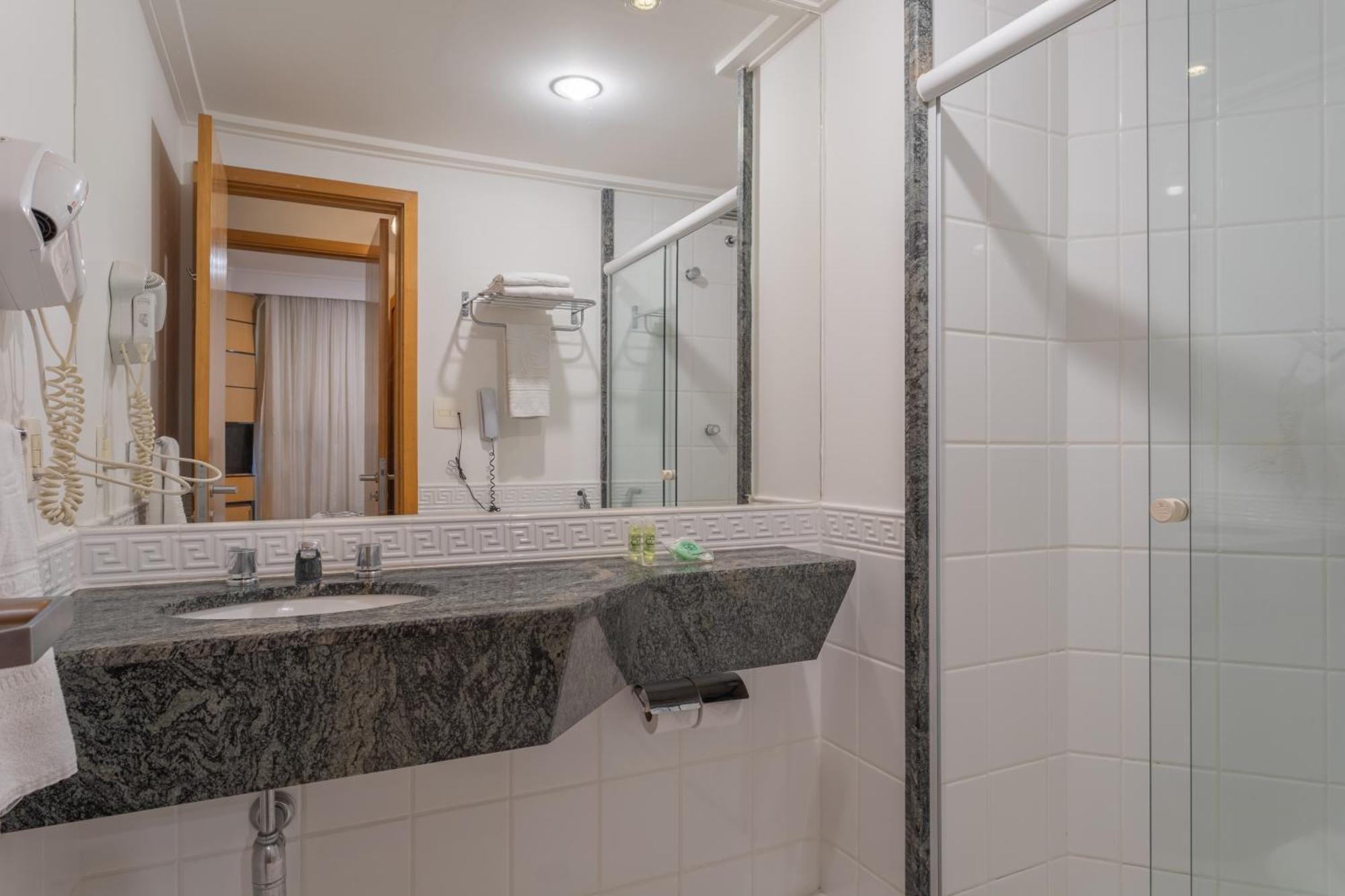 Triple Twin Suite,1546700329:JPEG