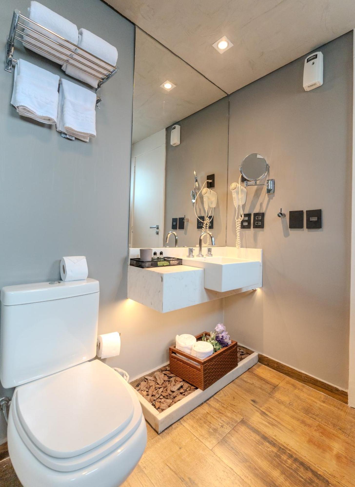 Suite Bathtub,1620982344:JPEG