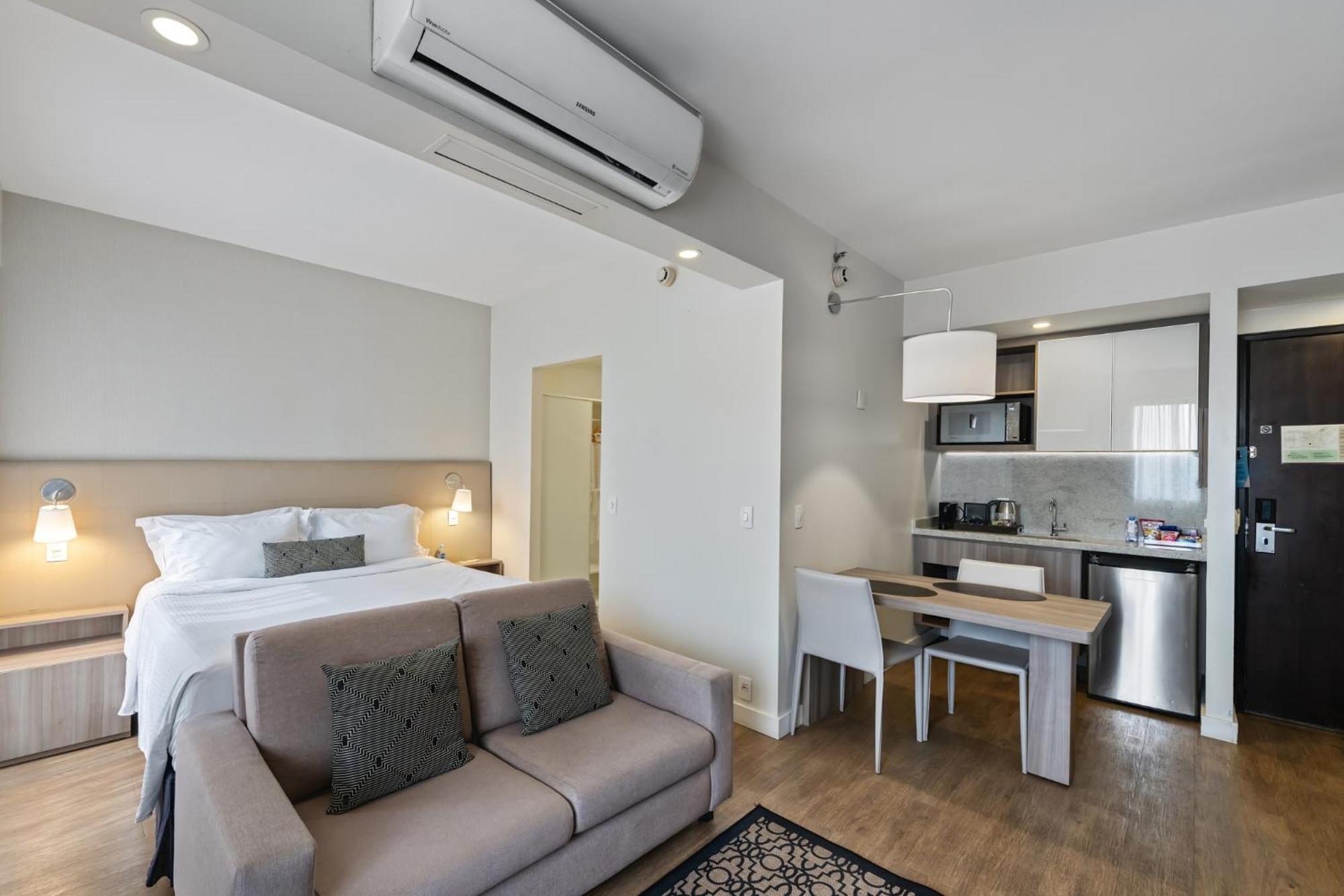 Quarto Deluxe com Cama Queen-size e Comodidades Bônus