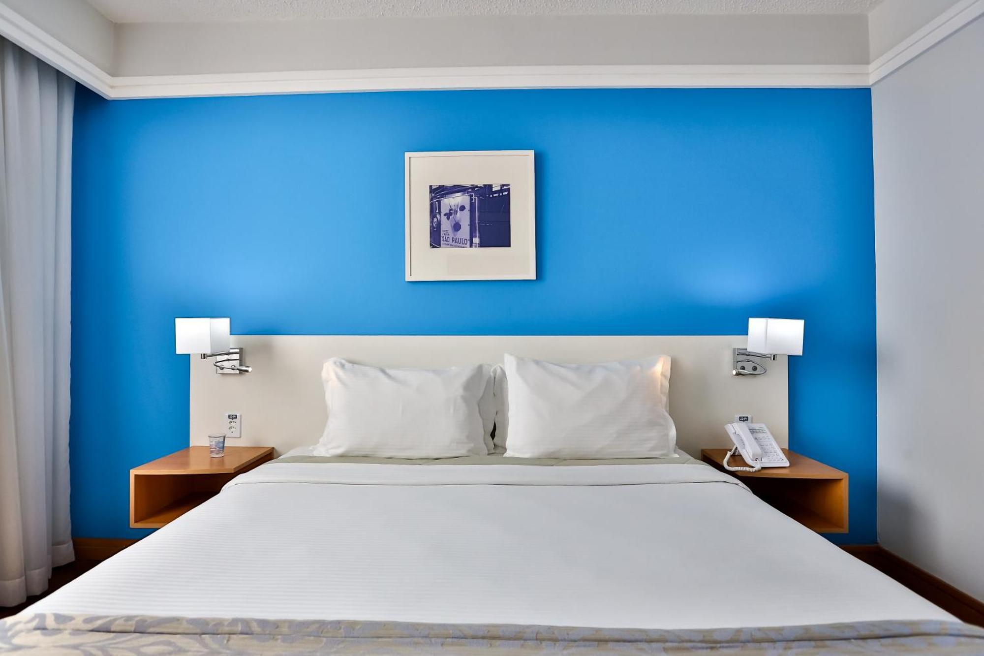 Quarto Premium com cama Queen Size Acessível para hospedes com mobilidade reduzida