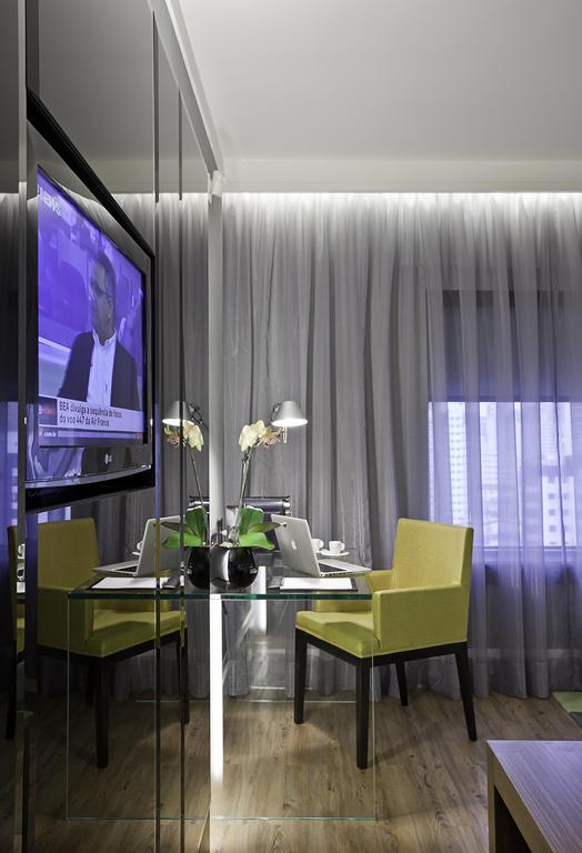Quarto Executivo com Cama Queen-size e Vista do Parque