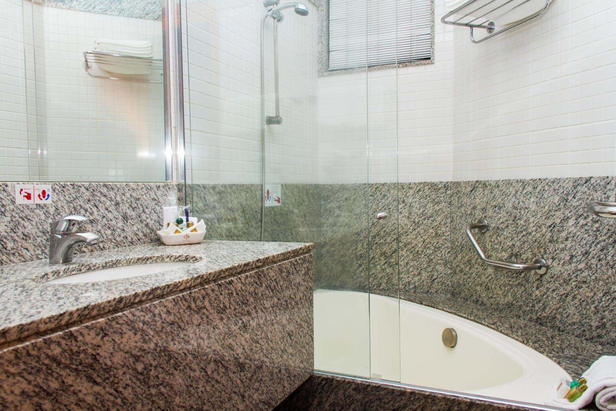 Quarto Luxo com 2 Camas de Solteiro